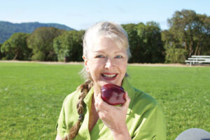 woman eating an apple